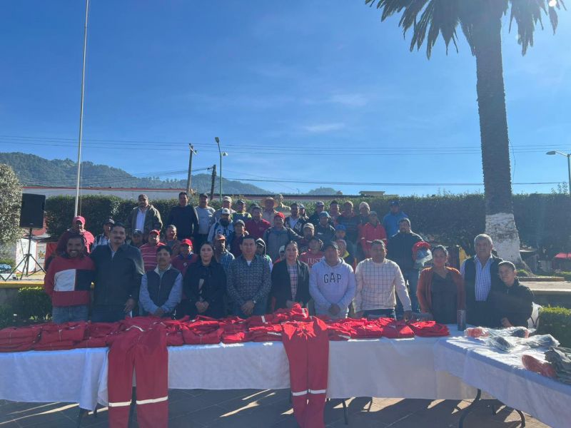 Entrega de uniformes, nuevos carros de basura y herramientas de trabajo